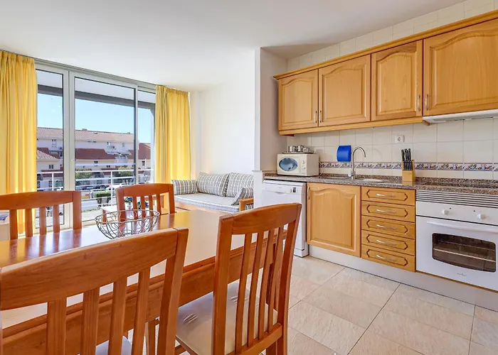 With 2 Bedrooms At Vilamoura Marina Apartament Quarteira
